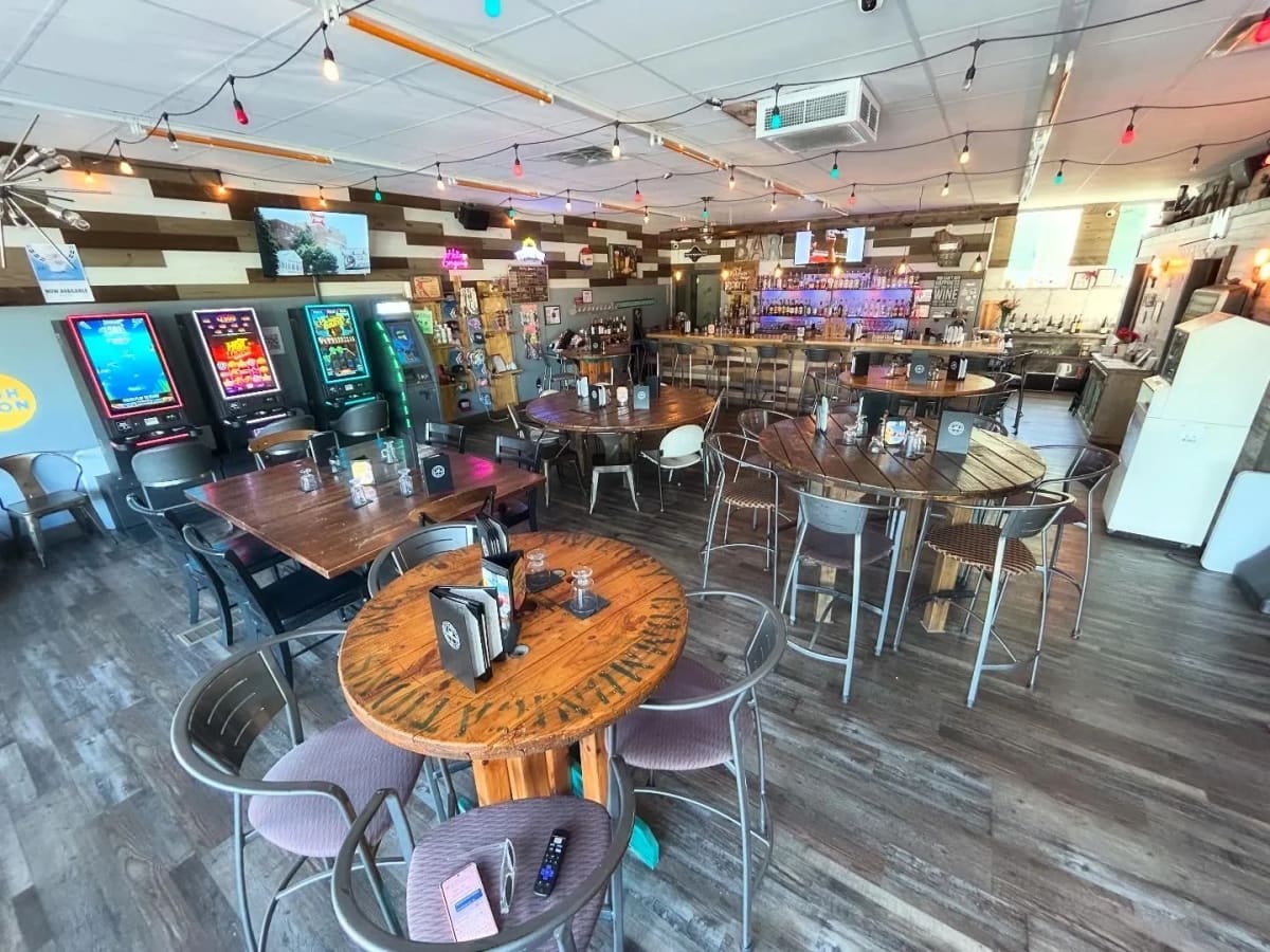 Daily Social lounge, food and drinks in Hales Corners