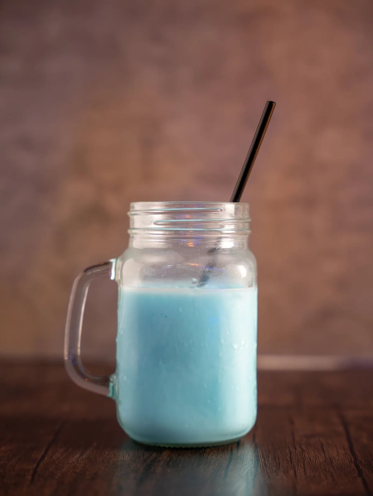 Daily Social lounge, food and drinks in Hales Corners